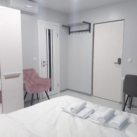 New Apartments Vip 3 Lviv Exterior photo