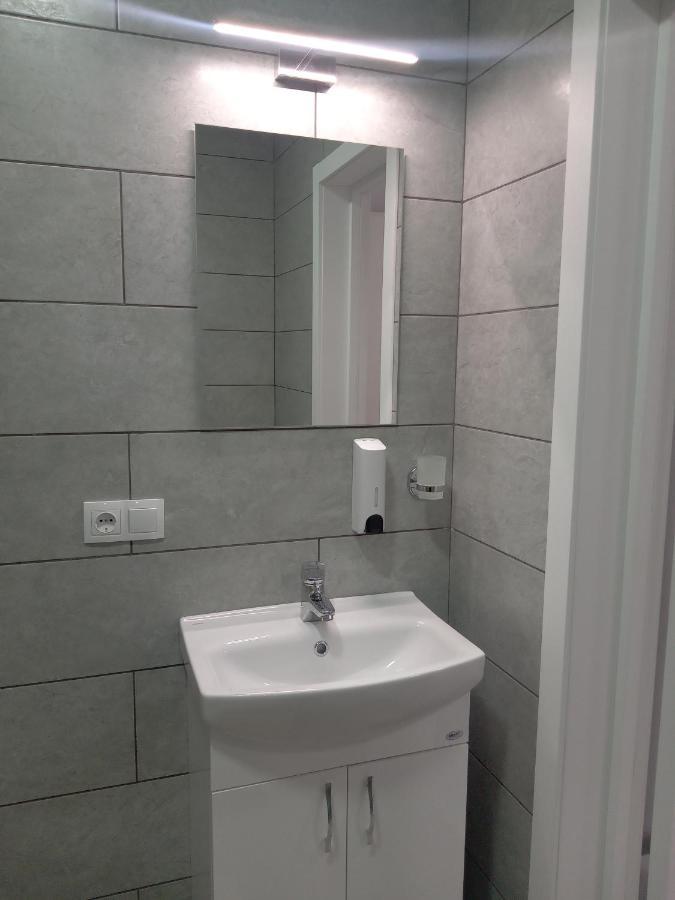 New Apartments Vip 3 Lviv Exterior photo